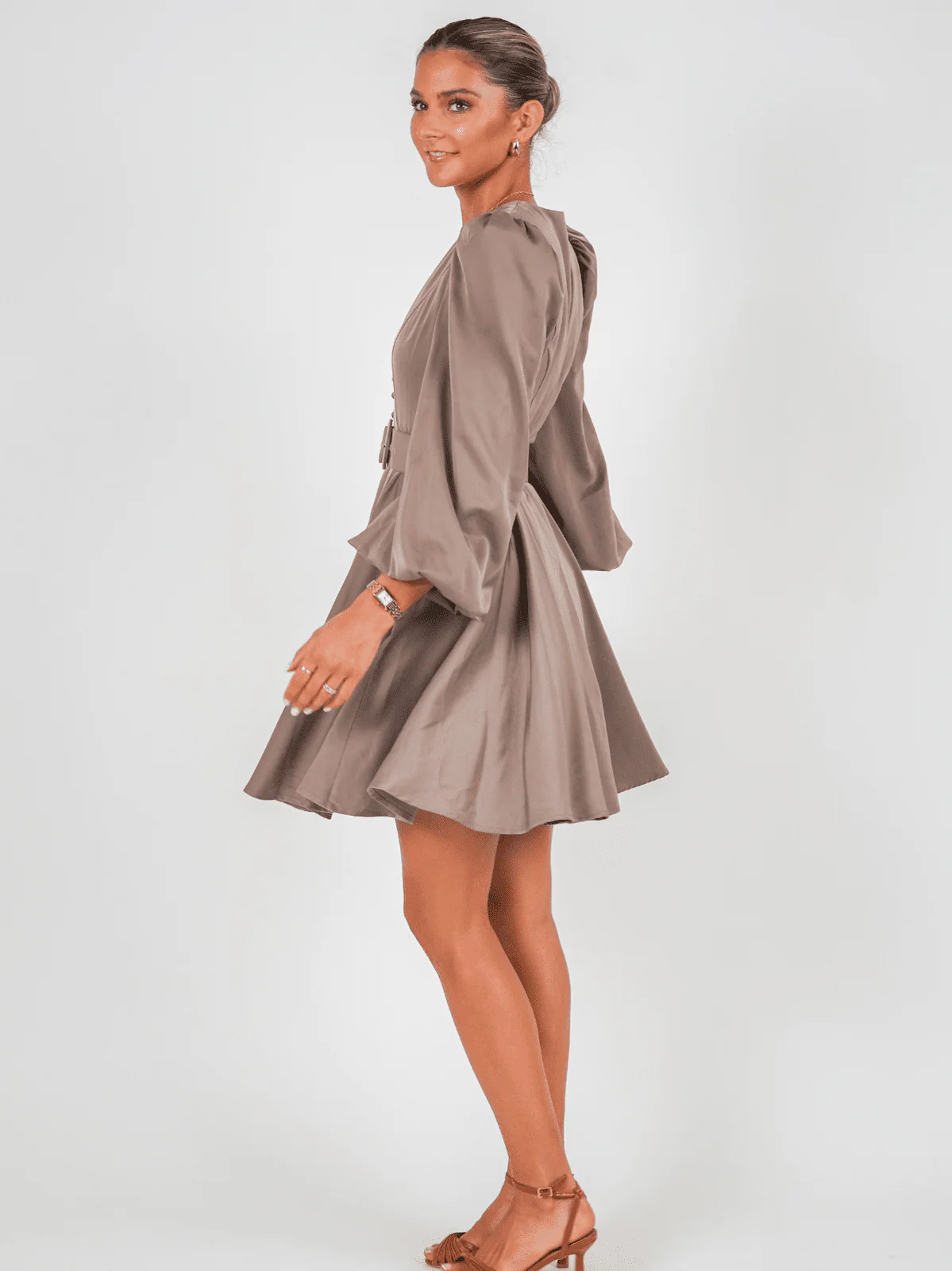 Queen satin kjole - taupe - Image 5