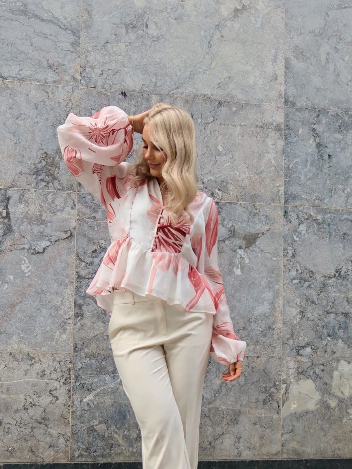 Nova bluse - white with pink lillies - Image 4