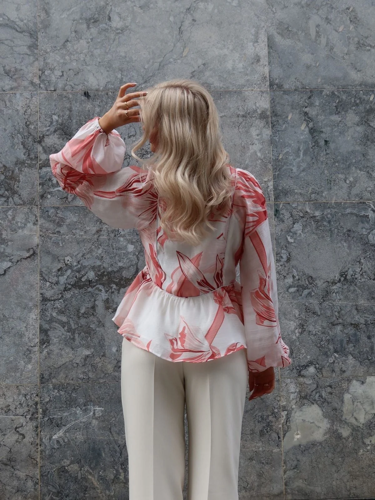 Nova bluse - white with pink lillies - Image 6