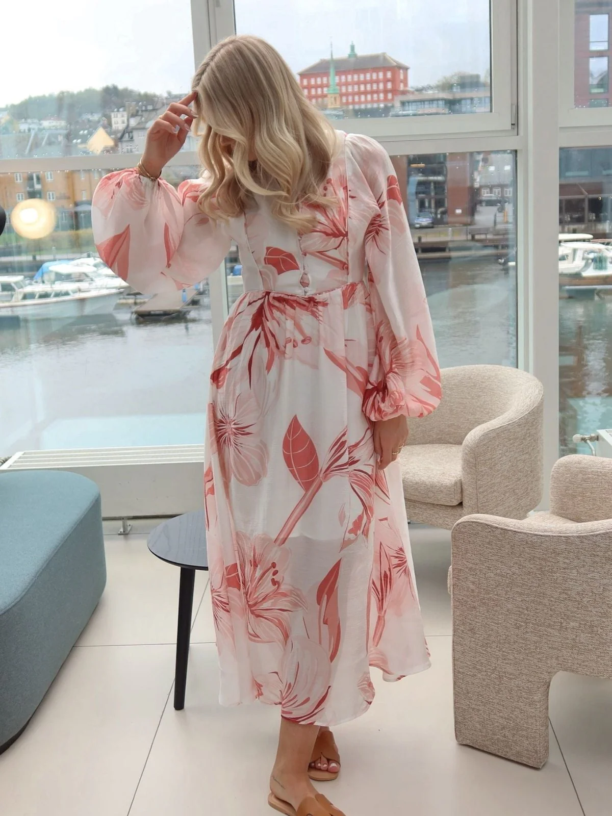 Nova lang kjole - white with pink lillies - Image 6