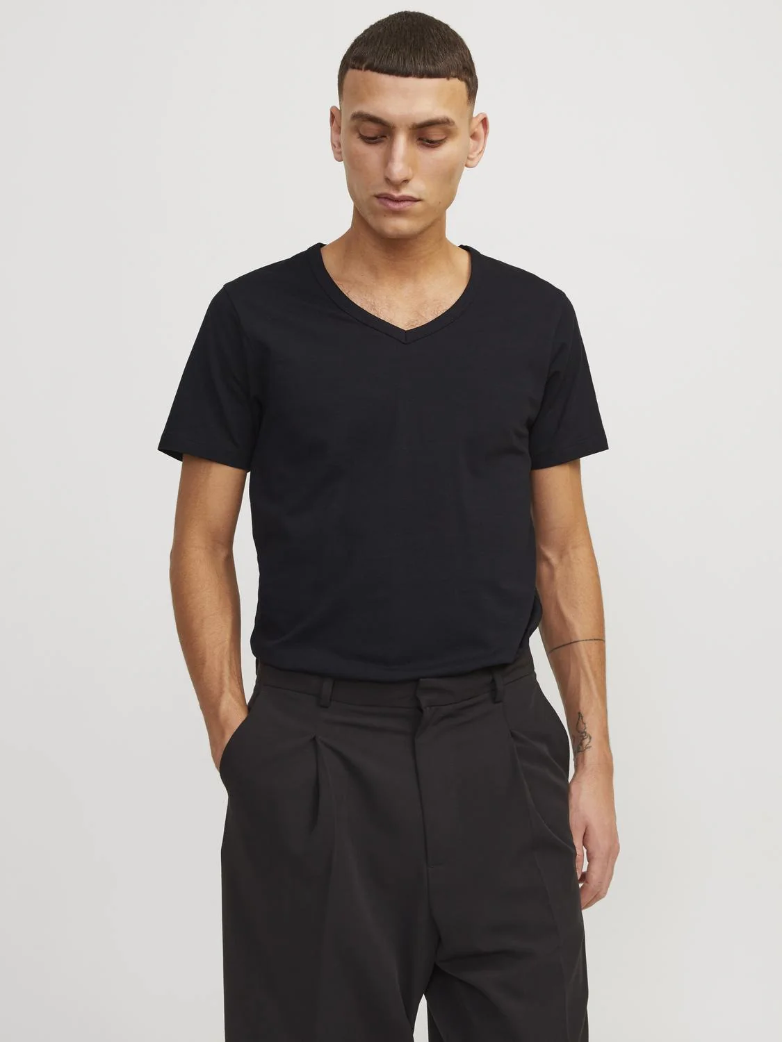 Basic v neck t-skjorte - black - Image 3