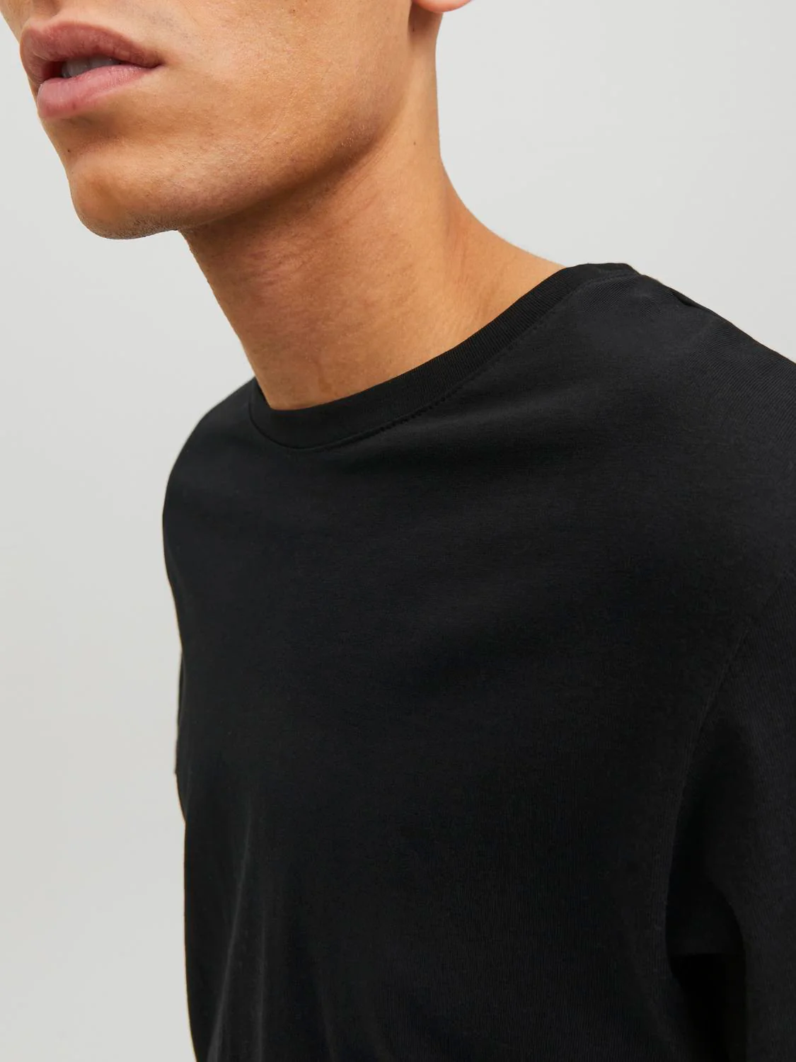 Organic basic t-skjorte o neck - black slim - Image 7
