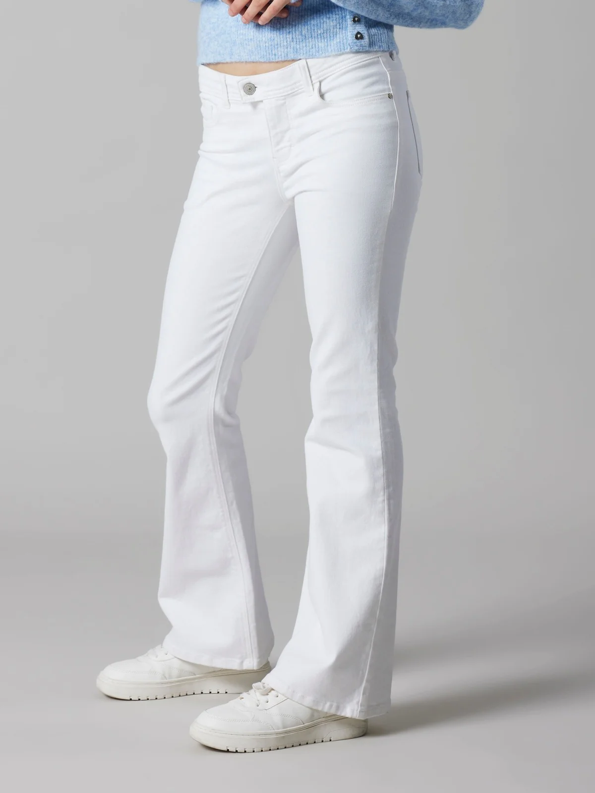 BICE FLARED JEANS - Bright White - Image 5