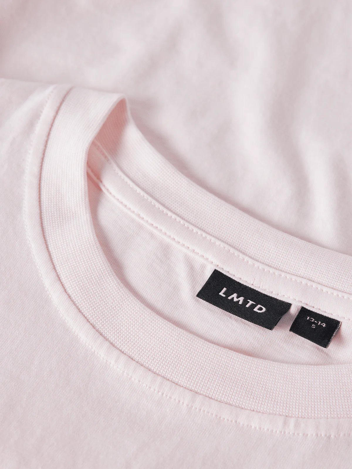 NOVEGAT SHORT ROUCHED T-SKJORTE - Pink Marshmallow - Image 3