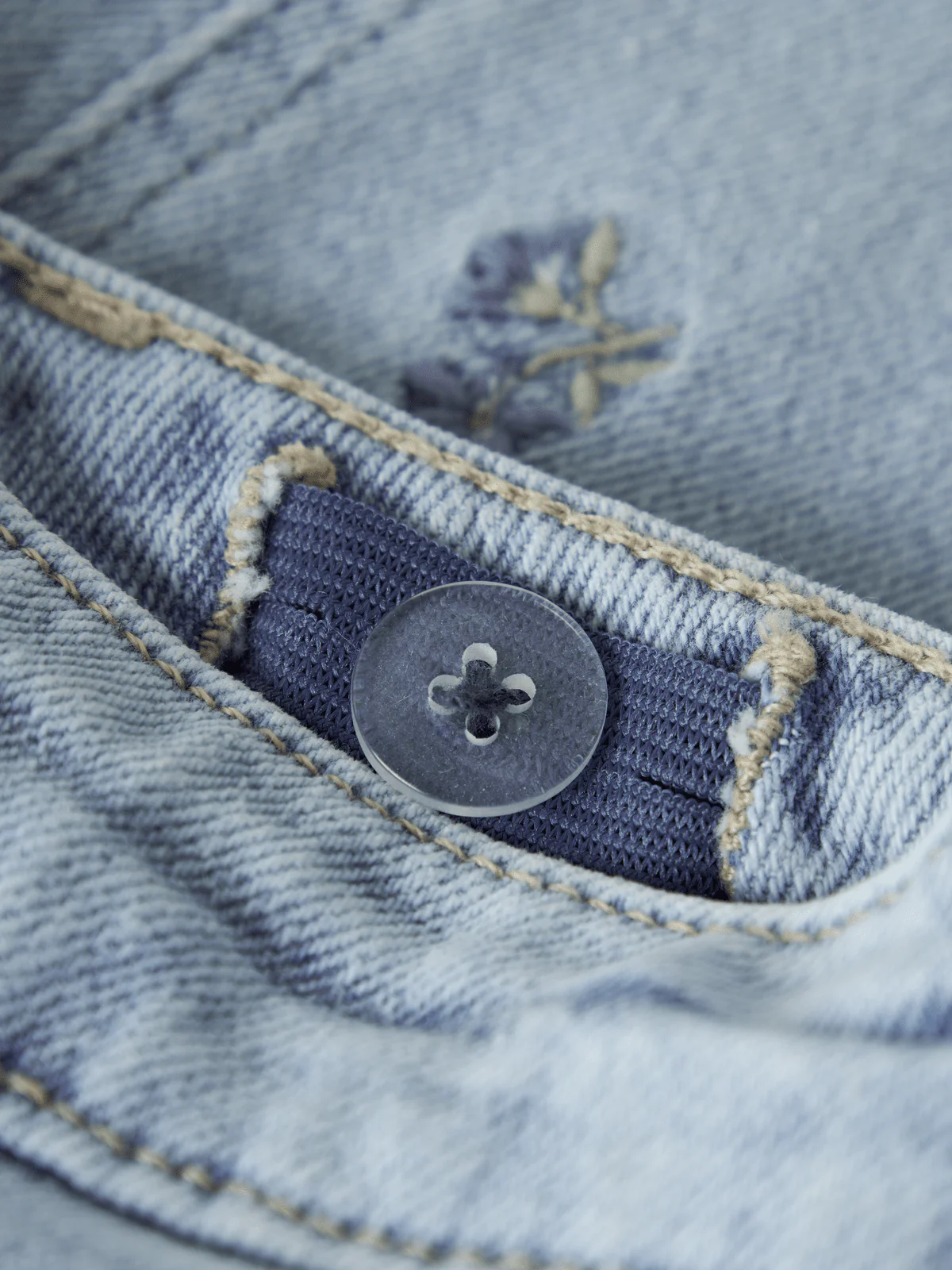 BELLA MOM JEANS - Light Blue Denim - Image 3