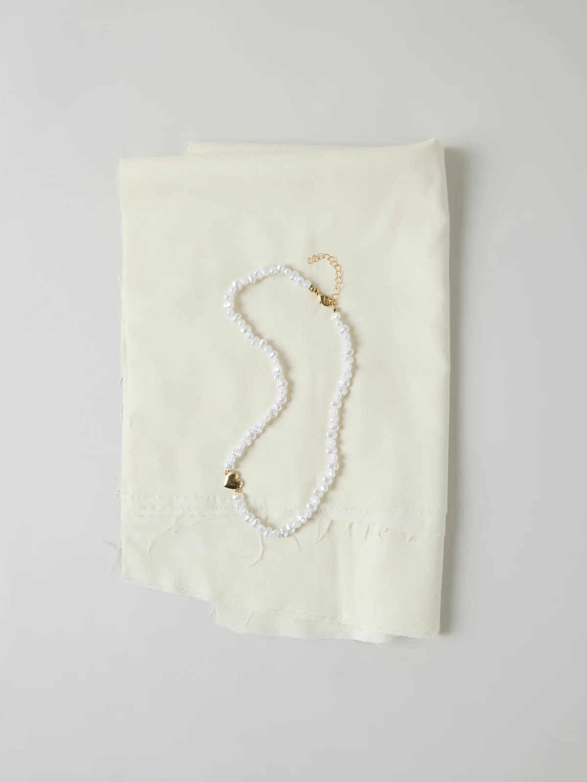 OLARO NECKLACE - Cloud Dancer - Image 4