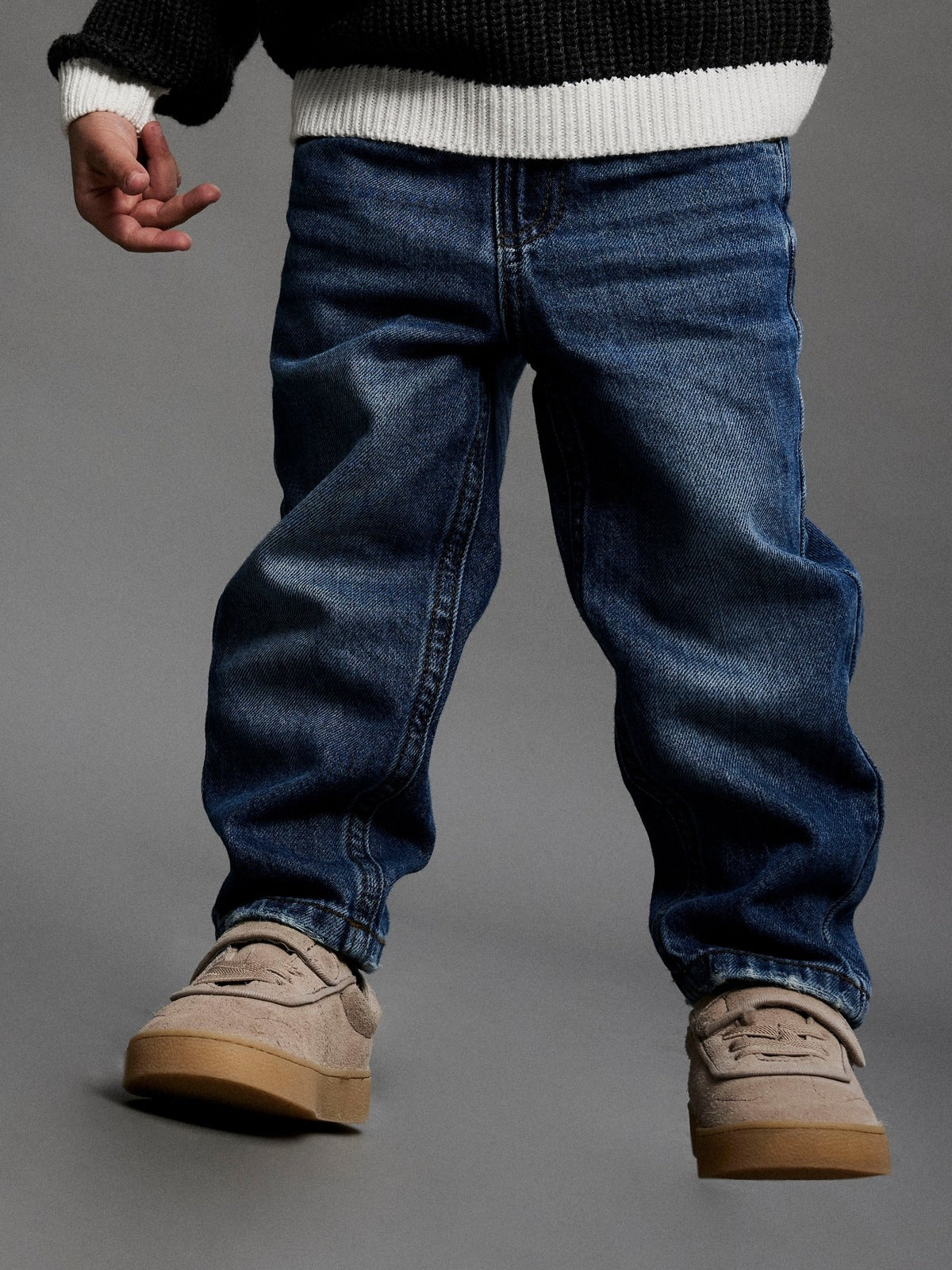 SILAS TAPERED JEANS - Medium Blue Denim
