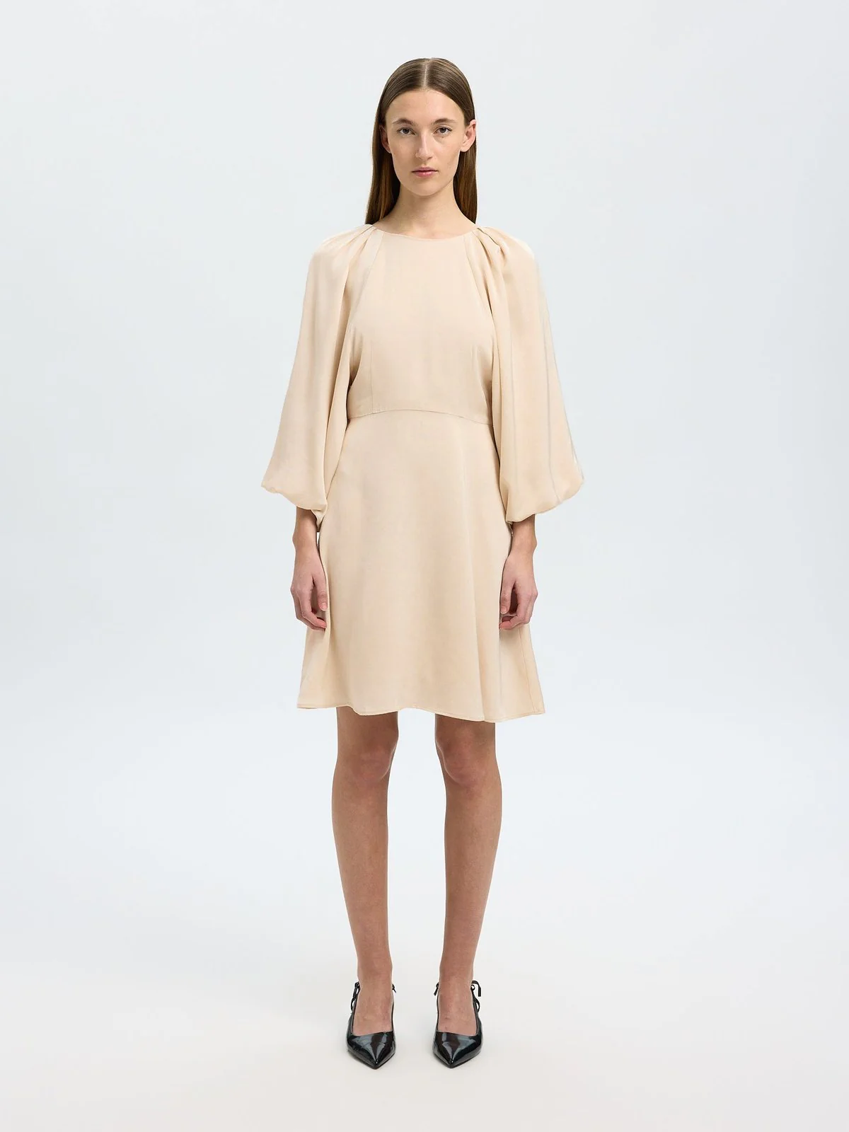 Laurina open back kjole - sandshell - Image 4