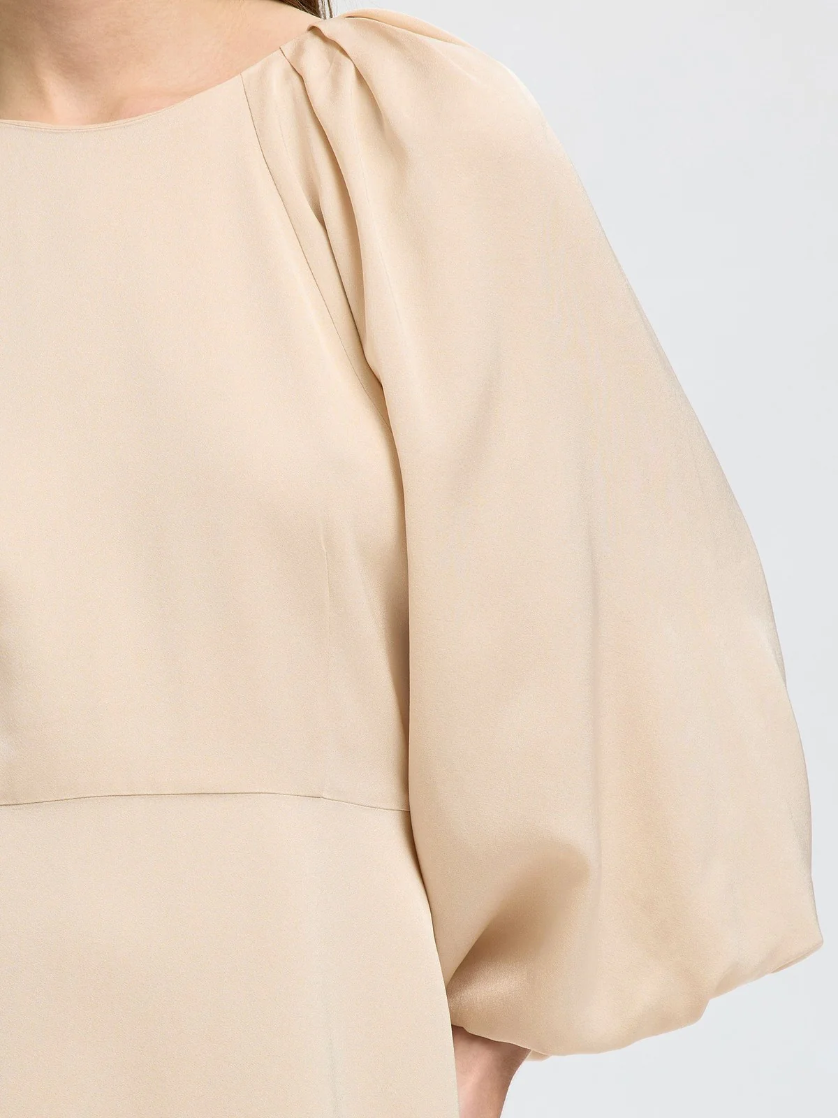 Laurina open back kjole - sandshell - Image 5