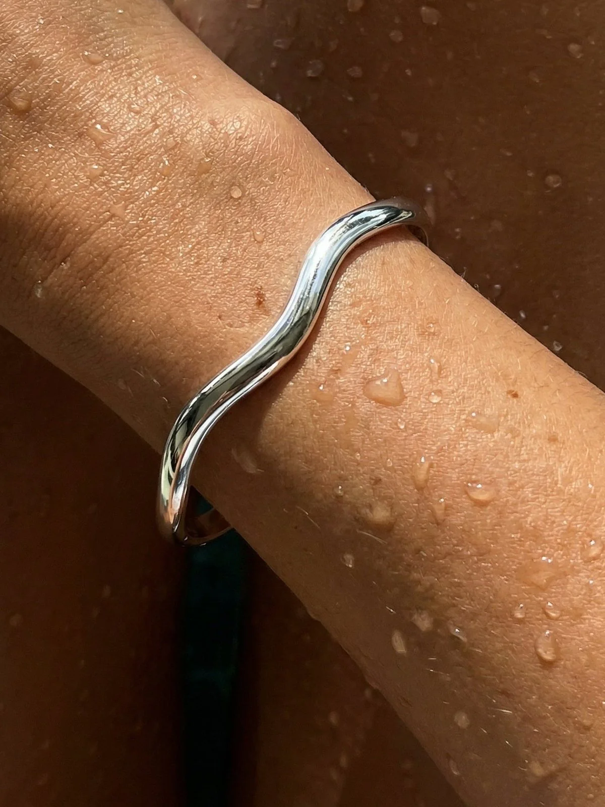 Wavy bangle armbÄnd - silver